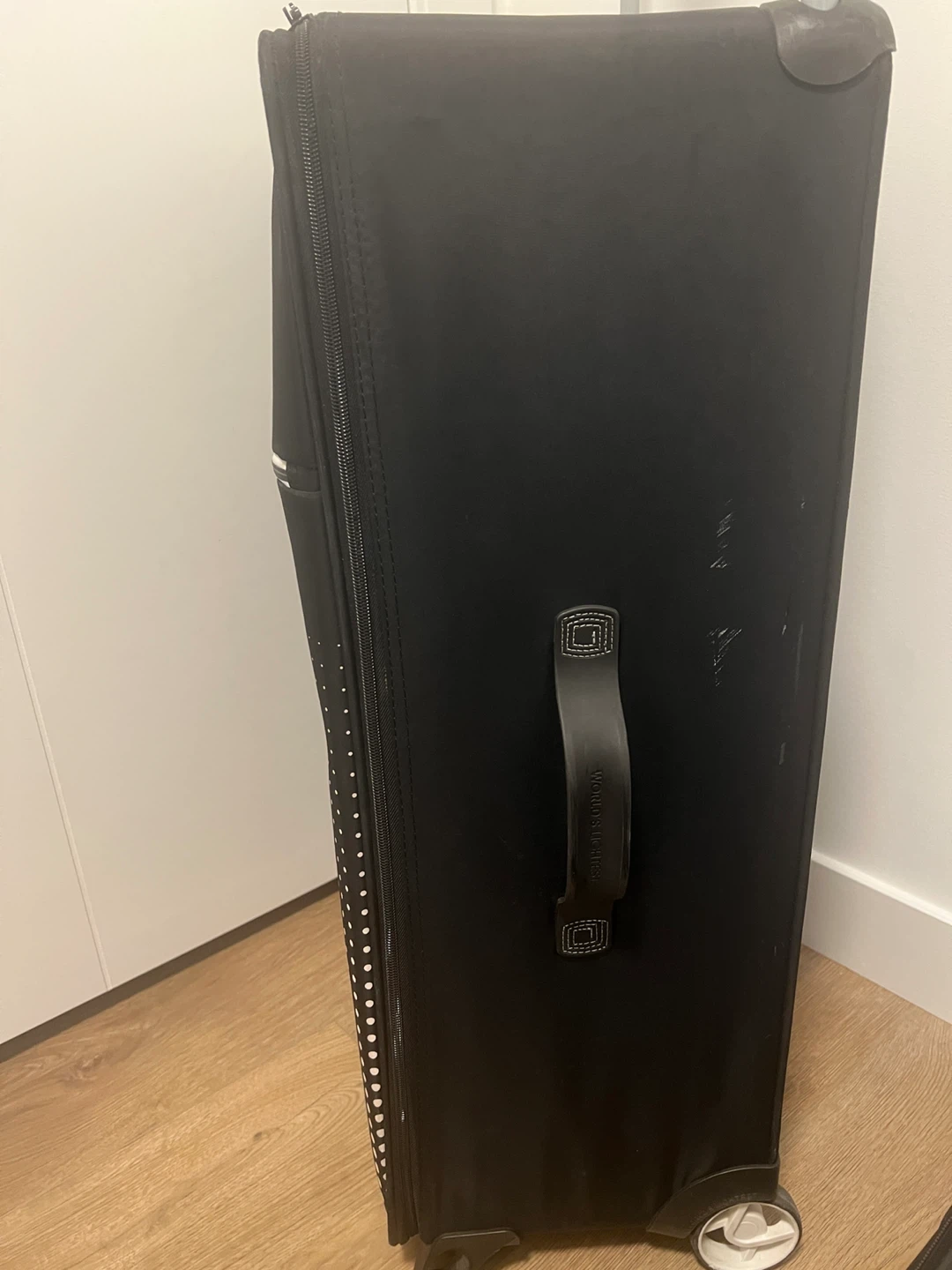 it Luggage World's Lightest Black Suitcase - photo 4