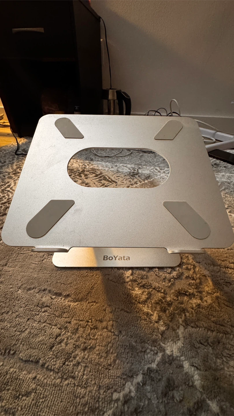 Boyata Laptop Stand