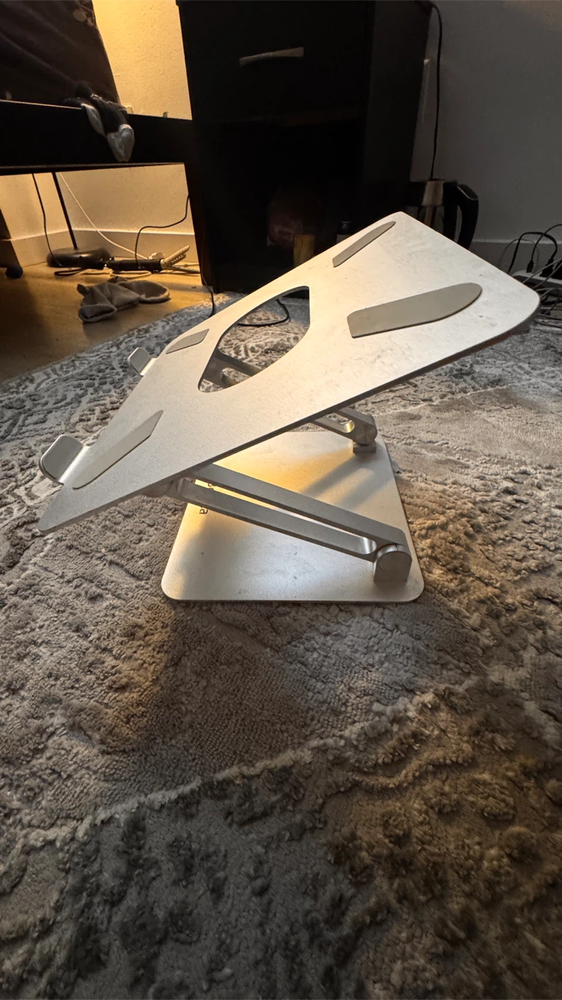 Boyata Laptop Stand - photo 2