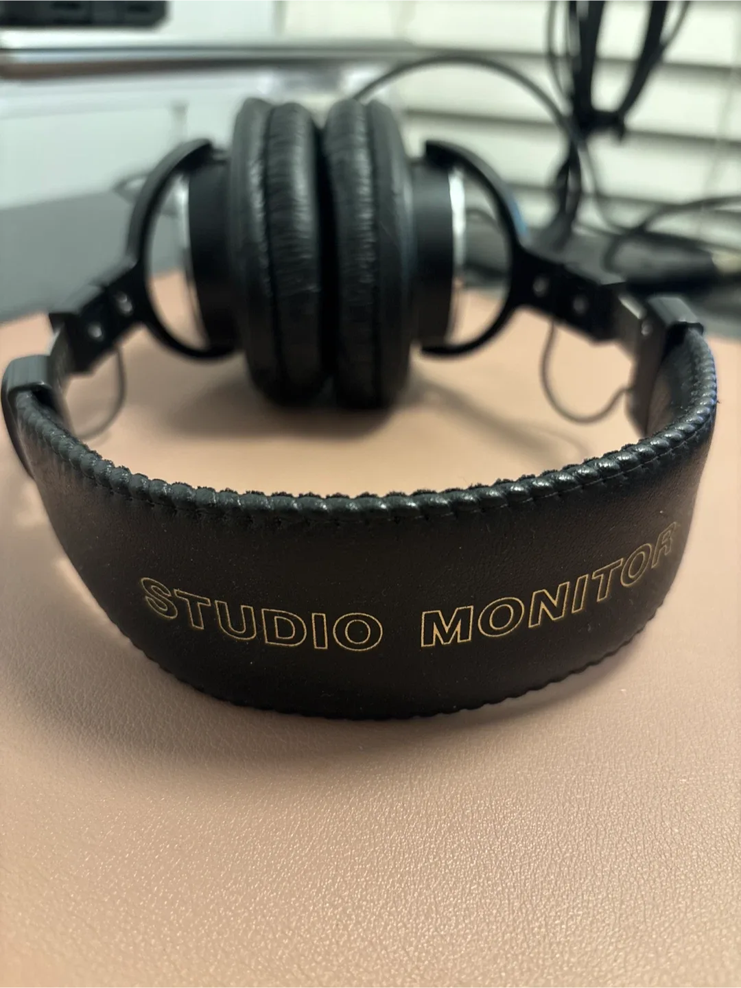 Sony MDR-CD900ST Dynamic Stereo Headphones image indicator(4)