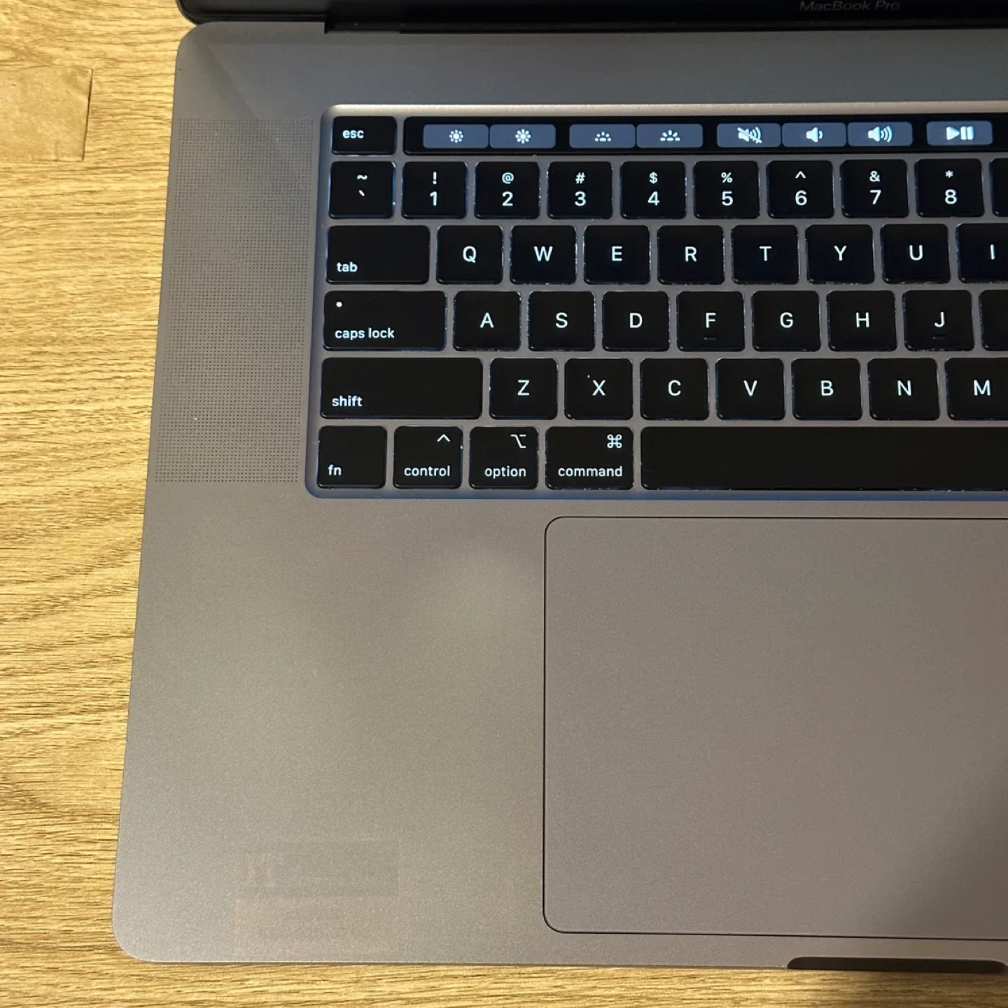 Apple MacBook Pro - 2019 - 16 inches- i9 32GB/ 1TB - Silver image indicator(5)