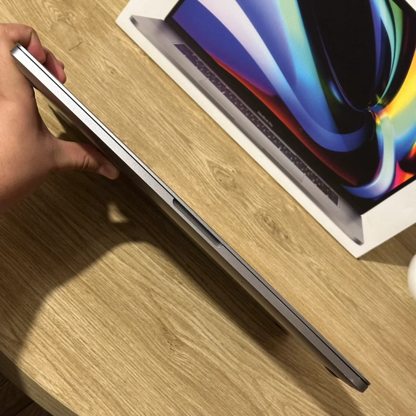 Apple MacBook Pro - 2019 - 16 inches- i9 32GB/ 1TB - Silver image indicator(7)