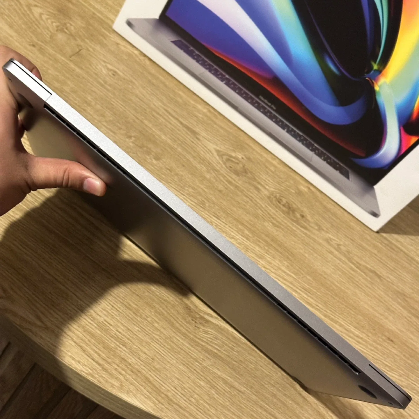 Apple MacBook Pro - 2019 - 16 inches- i9 32GB/ 1TB - Silver image indicator(9)