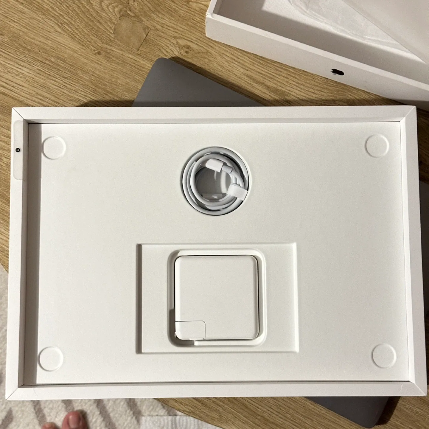 Apple MacBook Pro - 2019 - 16 inches- i9 32GB/ 1TB - Silver image indicator(10)