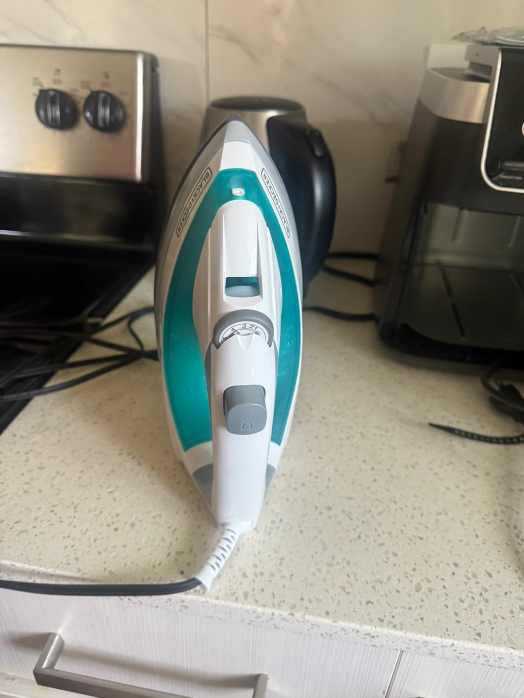 Black+Decker Steam Iron - White/Green - photo 2