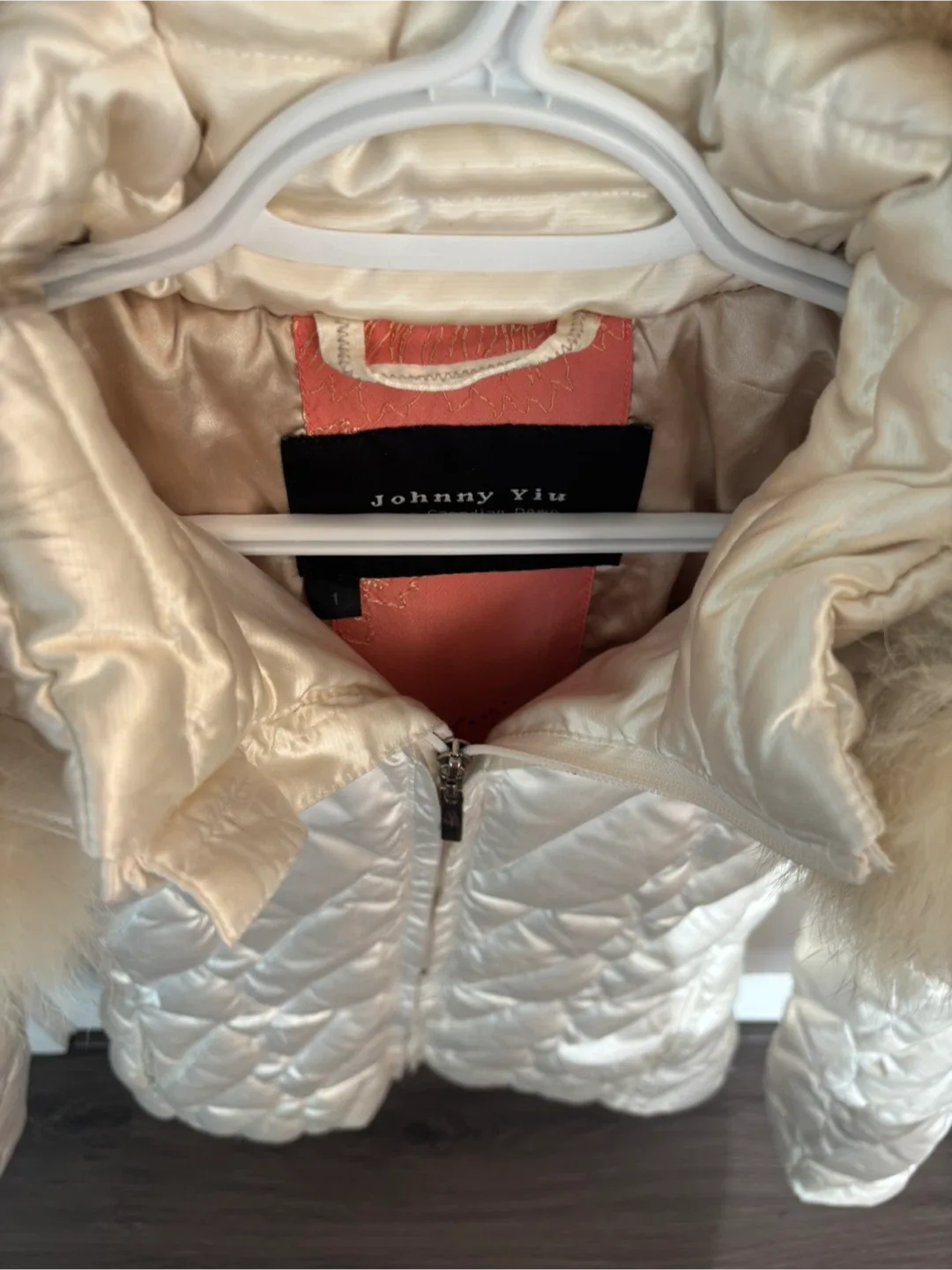 Johnny Yiu -Down filled,silk  winter jacket image indicator(3)