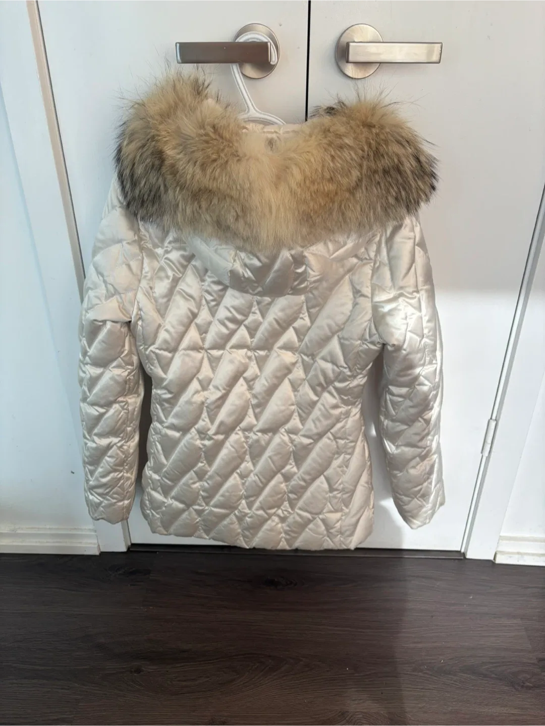 Johnny Yiu -Down filled,silk  winter jacket image indicator(2)