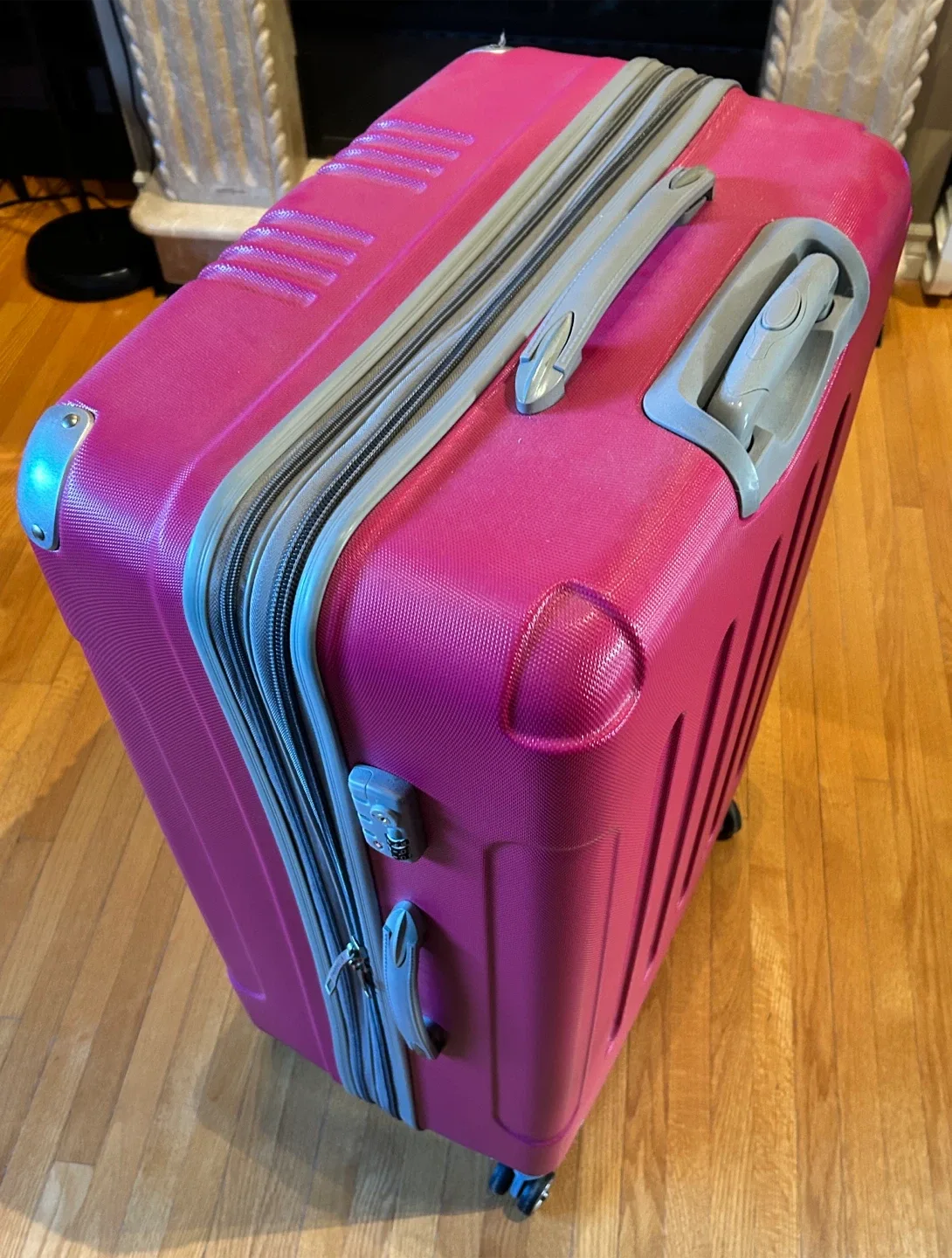 Pacific USA Pink Large Suitcase image indicator(2)