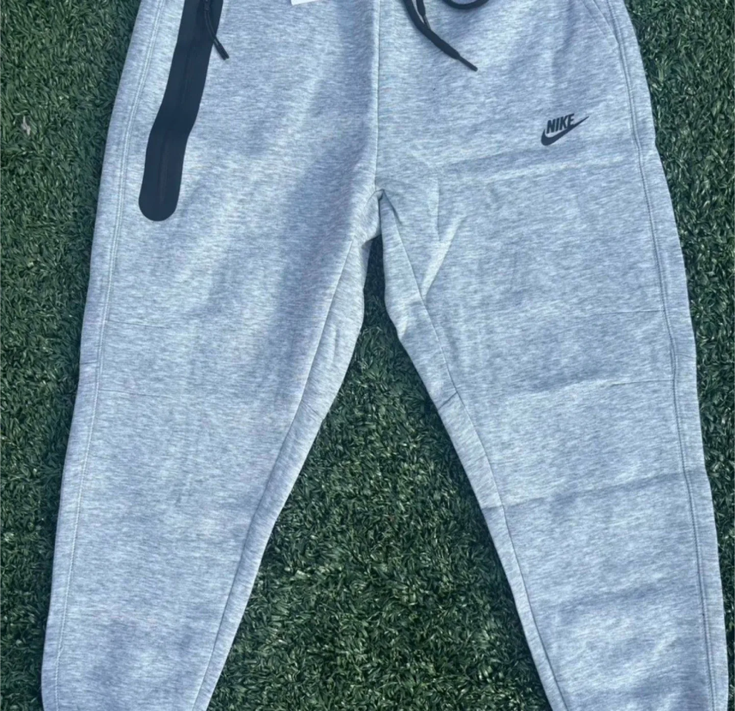 Nike Tech Fleece Full Zip Hoodie & Joggers Tracksuit Grey image indicator(3)