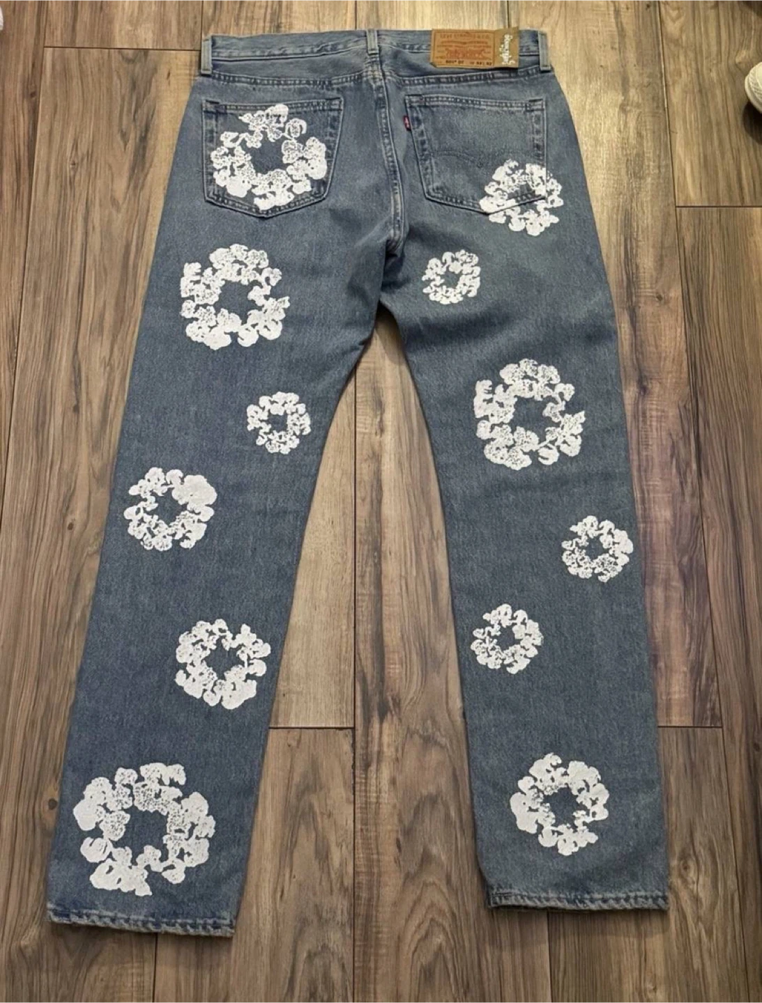 Levi’s Denim Tears 501 Jeans Blue White Cotton Wreath Print - photo 4