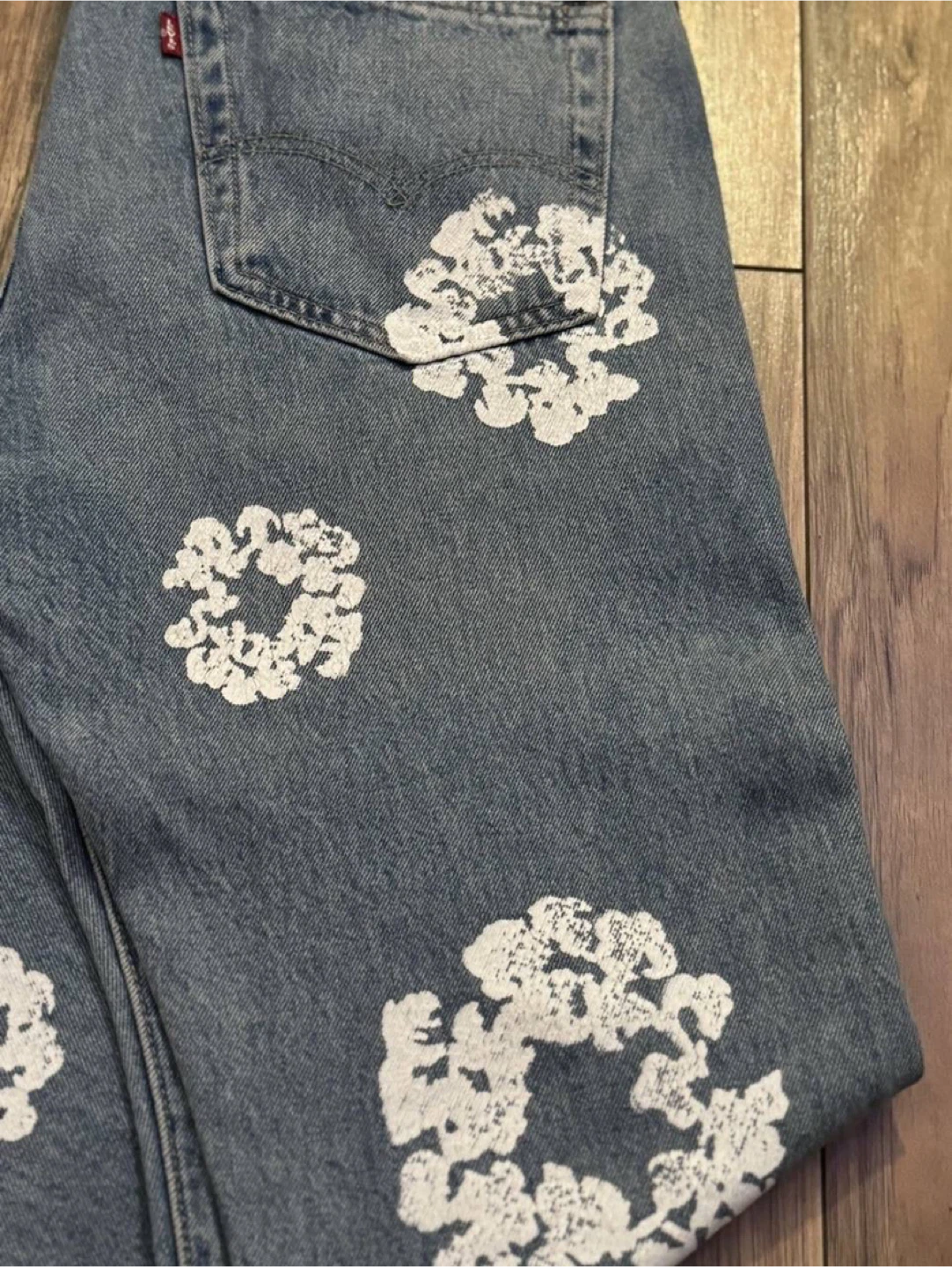 Levi’s Denim Tears 501 Jeans Blue White Cotton Wreath Print - photo 2