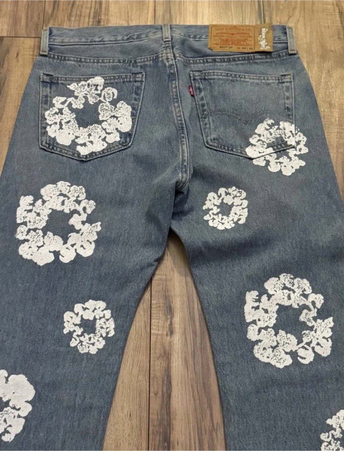 Levi’s Denim Tears 501 Jeans Blue White Cotton Wreath Print image indicator(5)