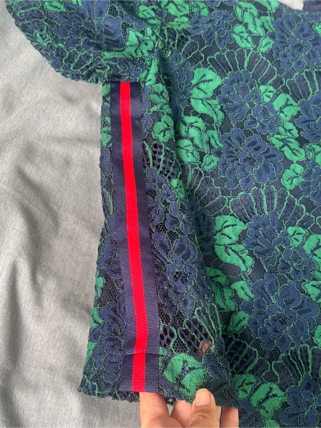 Ted Baker blouse - Size says 0 but fits like 4 image indicator(2)