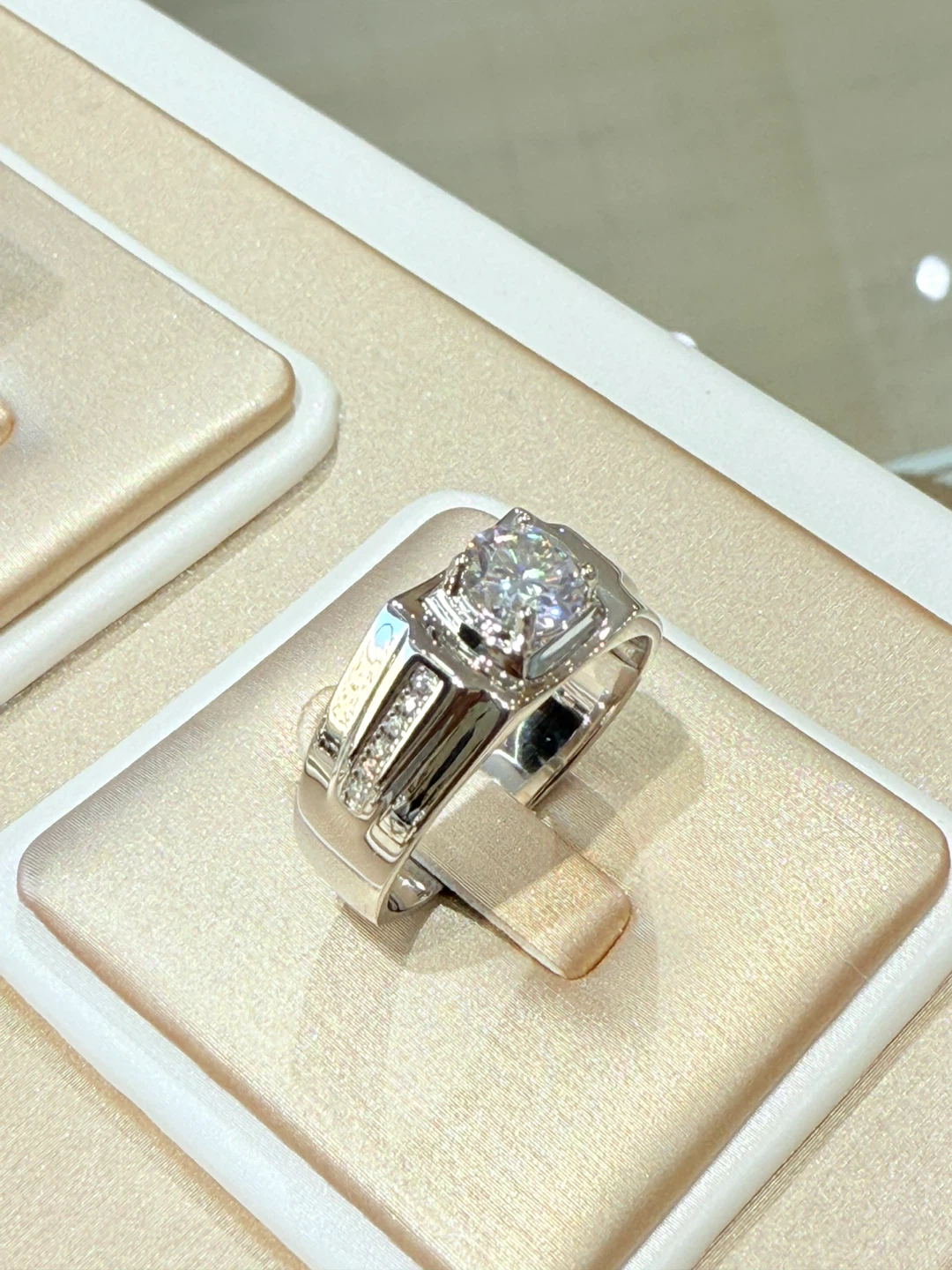 1 carat 925 sterling silver moissanite ring - photo 3