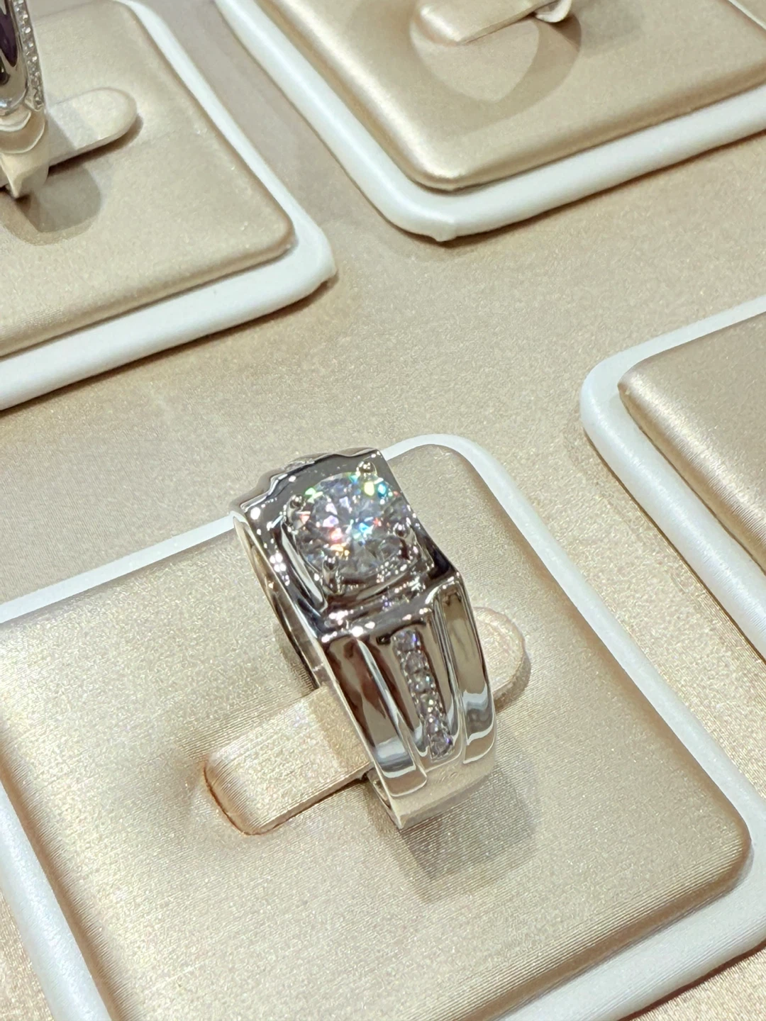 1 carat 925 sterling silver moissanite ring - photo 4