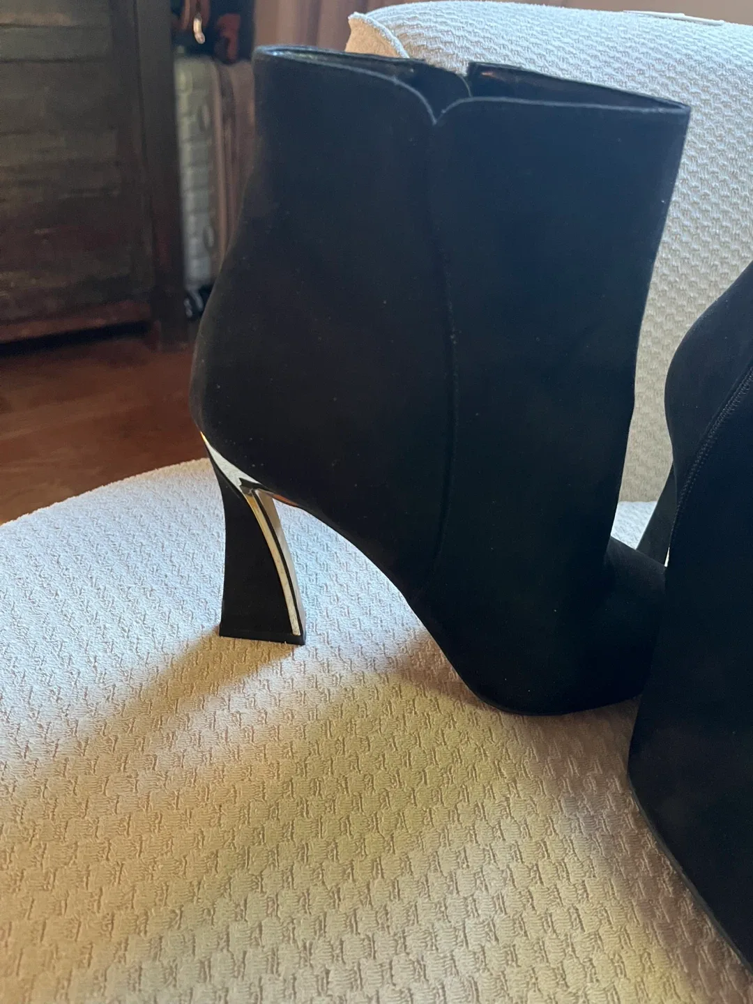 Jennifer Lopez (JLO) Black Suede Ankle Boots - Size 8.5 image indicator(4)