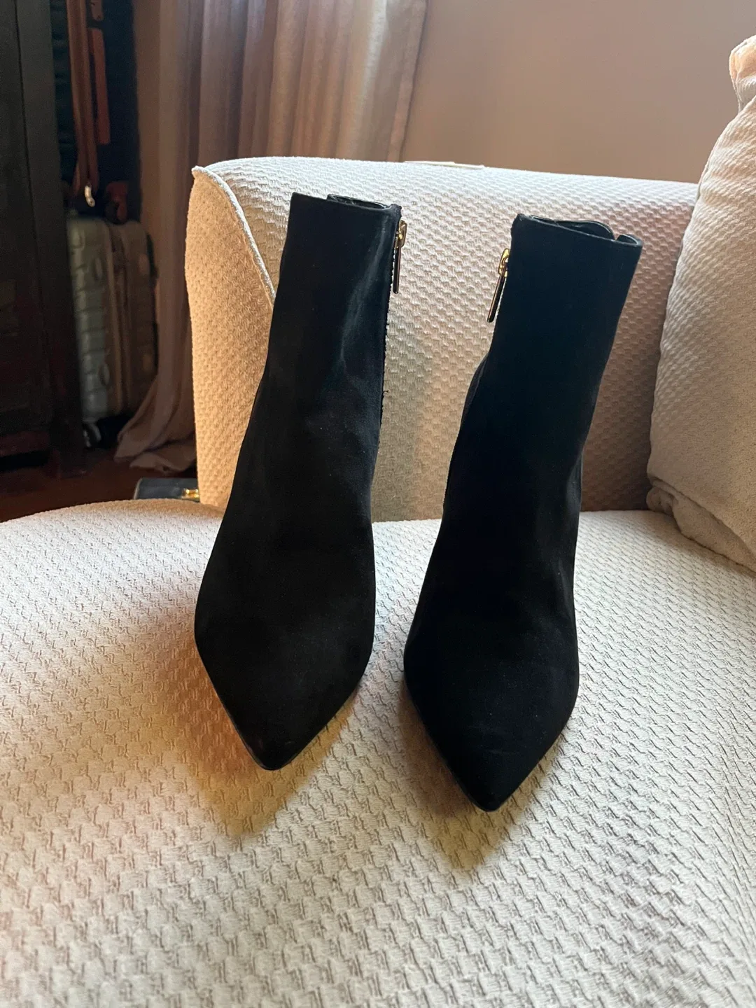 Jennifer Lopez (JLO) Black Suede Ankle Boots - Size 8.5 image indicator(6)