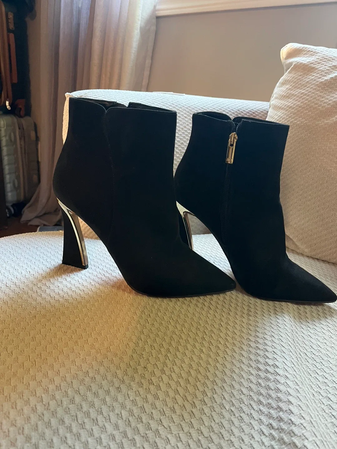 Jennifer Lopez (JLO) Black Suede Ankle Boots - Size 8.5 image indicator(2)
