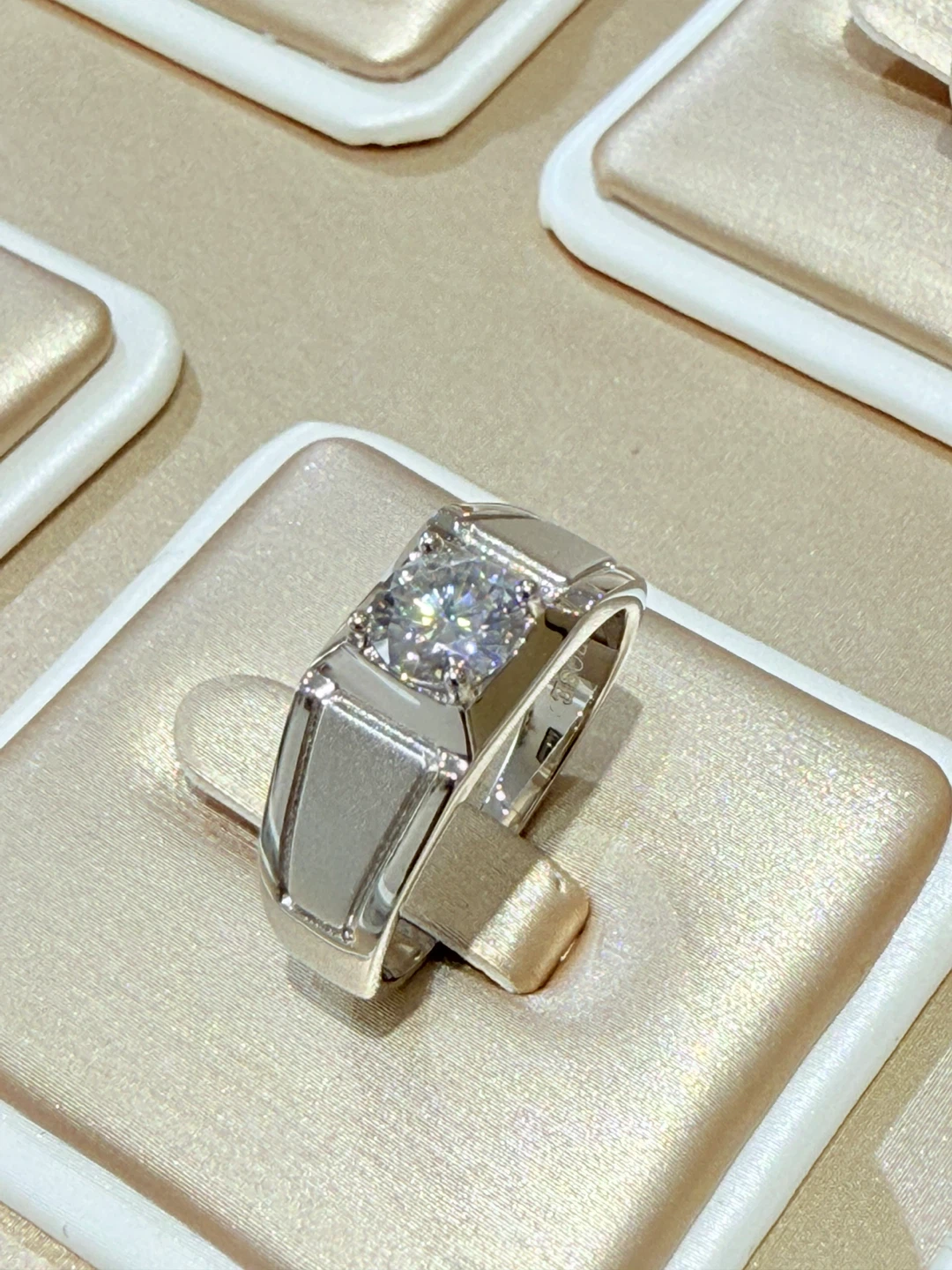 1 carat 925 sterling silver moissanite ring - photo 4