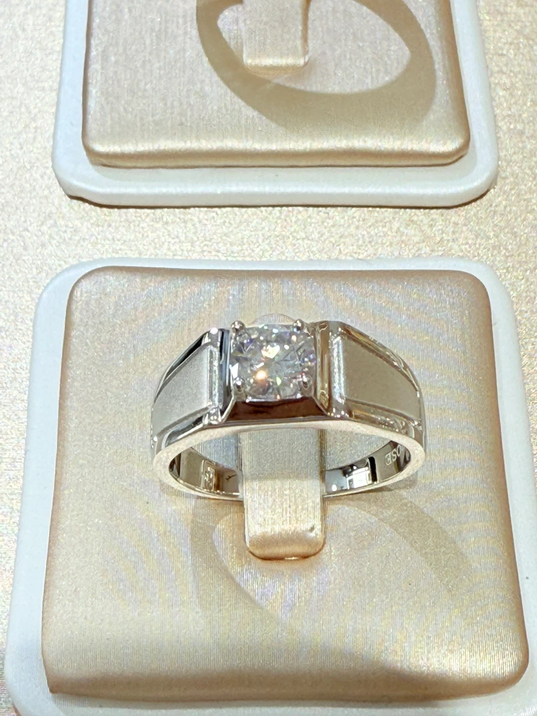1 carat 925 sterling silver moissanite ring - photo 3