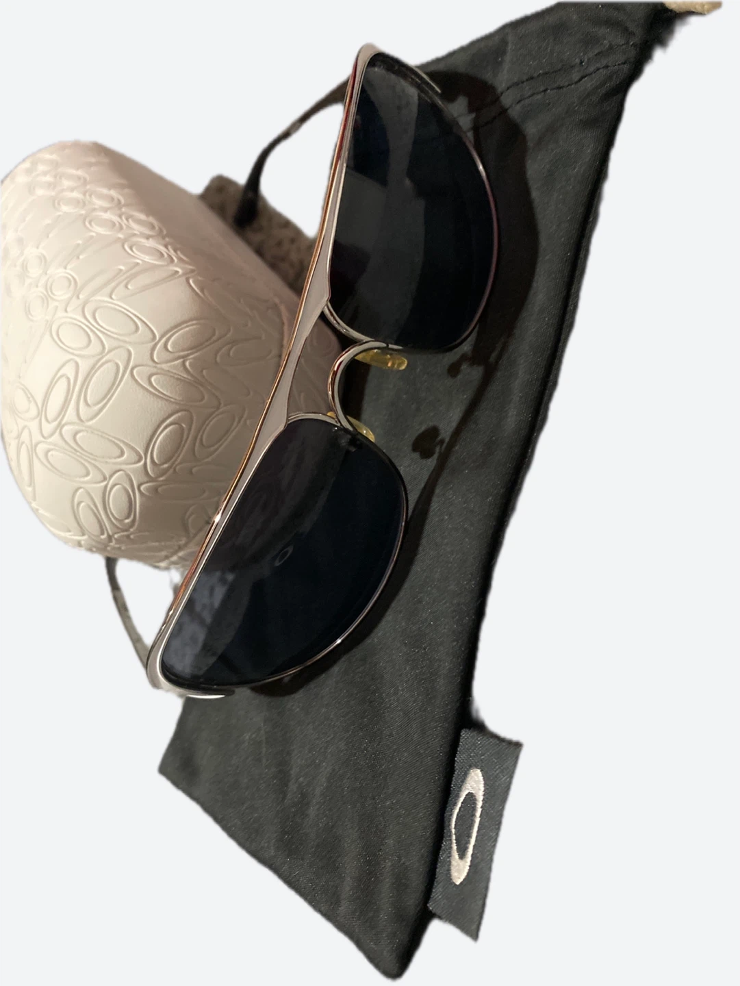 Oakley Sunglasses with Case & Pouch - photo 3
