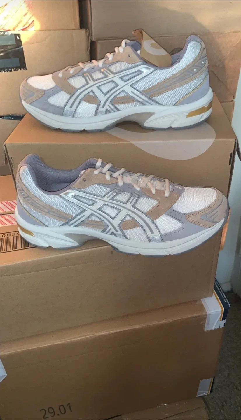 Brand new men’s Asics GEL-1130 Pale Oak/Clay Grey, Size 11 thumbnail