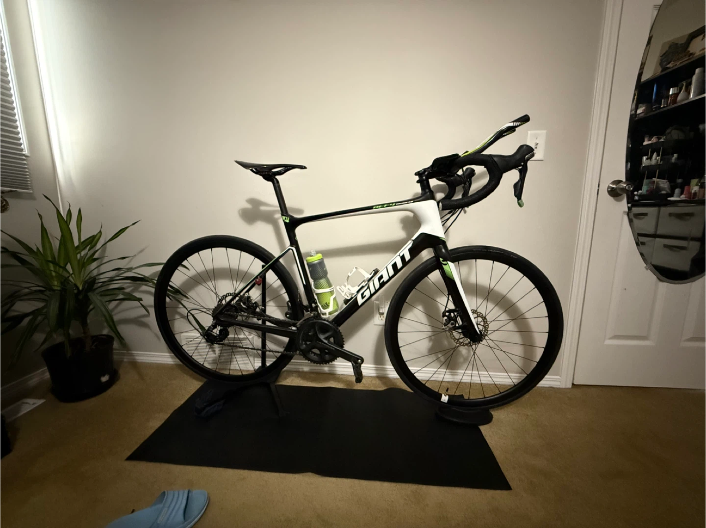 Giant DefyAdvanced Road Bike - photo 3