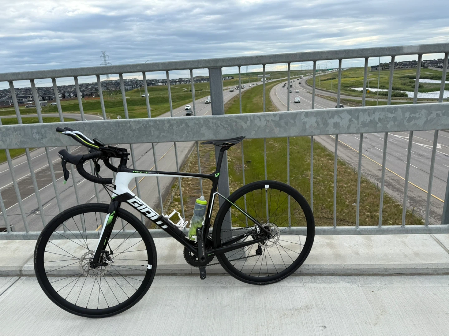 Giant DefyAdvanced Road Bike - photo 2