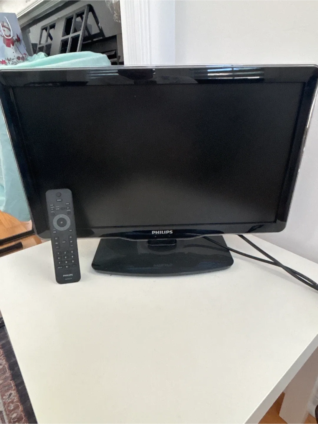 Philips 32" LCD TV thumbnail