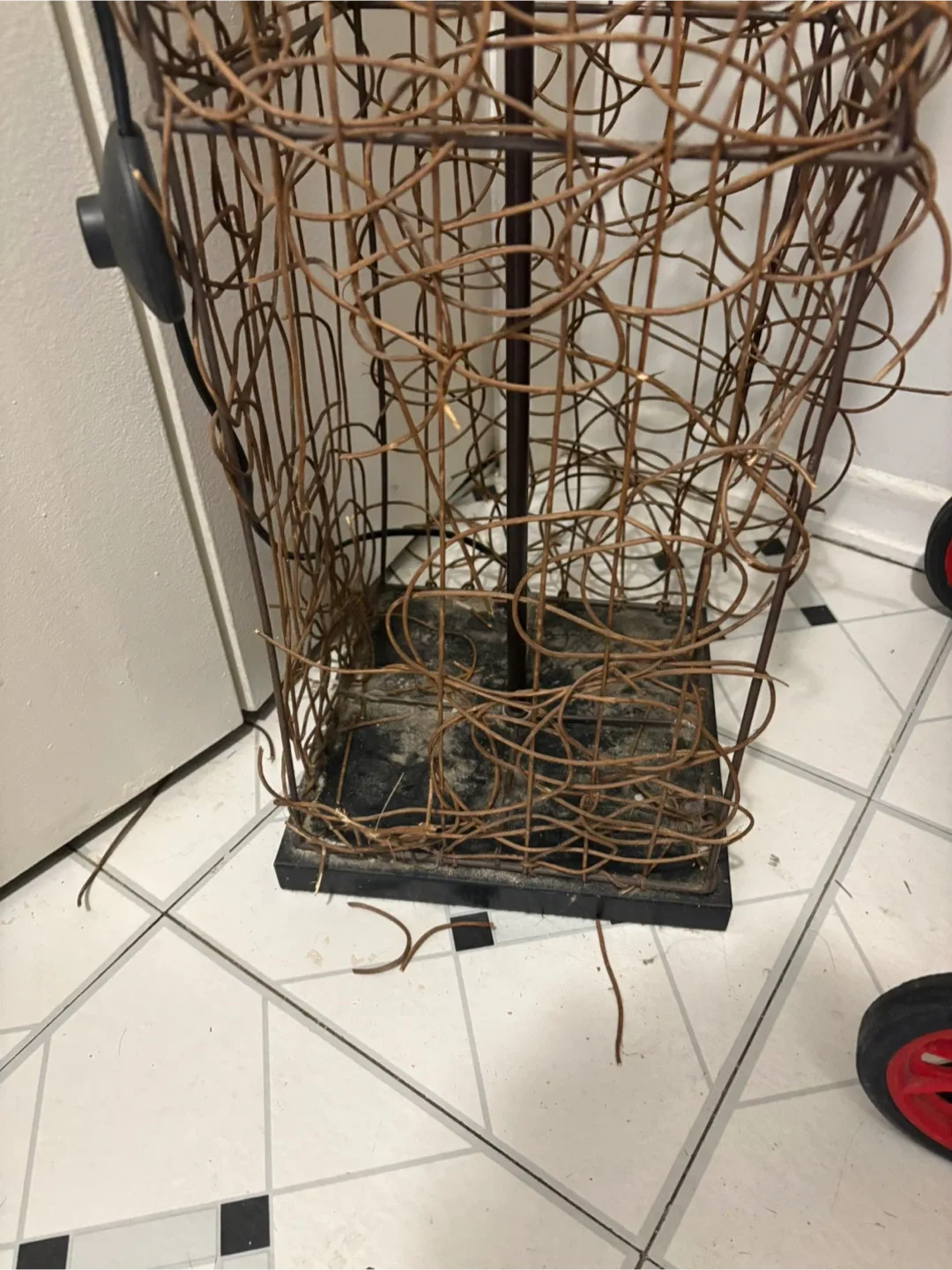 Wicker Floor Lamp image indicator(2)