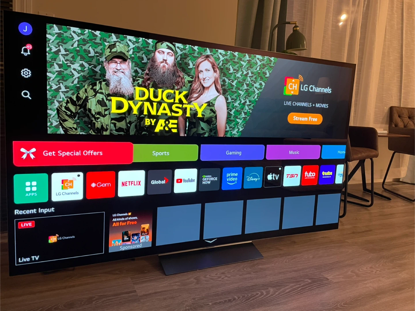 LG 77” Class - OLED C3 Series - 4K UHD OLED TV - photo 3