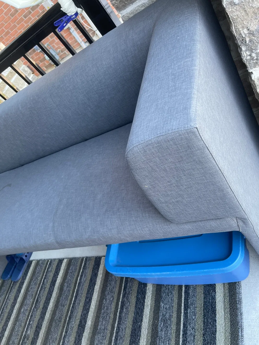 Outdoor bench FREE … ASAP PICK UP , not sure with measurements image indicator(2)
