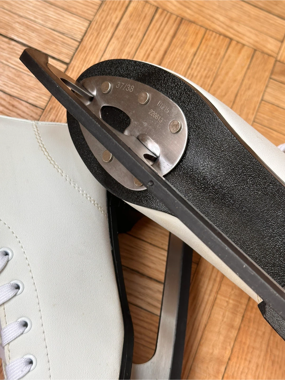 Women Ice Skates - Size 37 (US 6.5) - photo 3