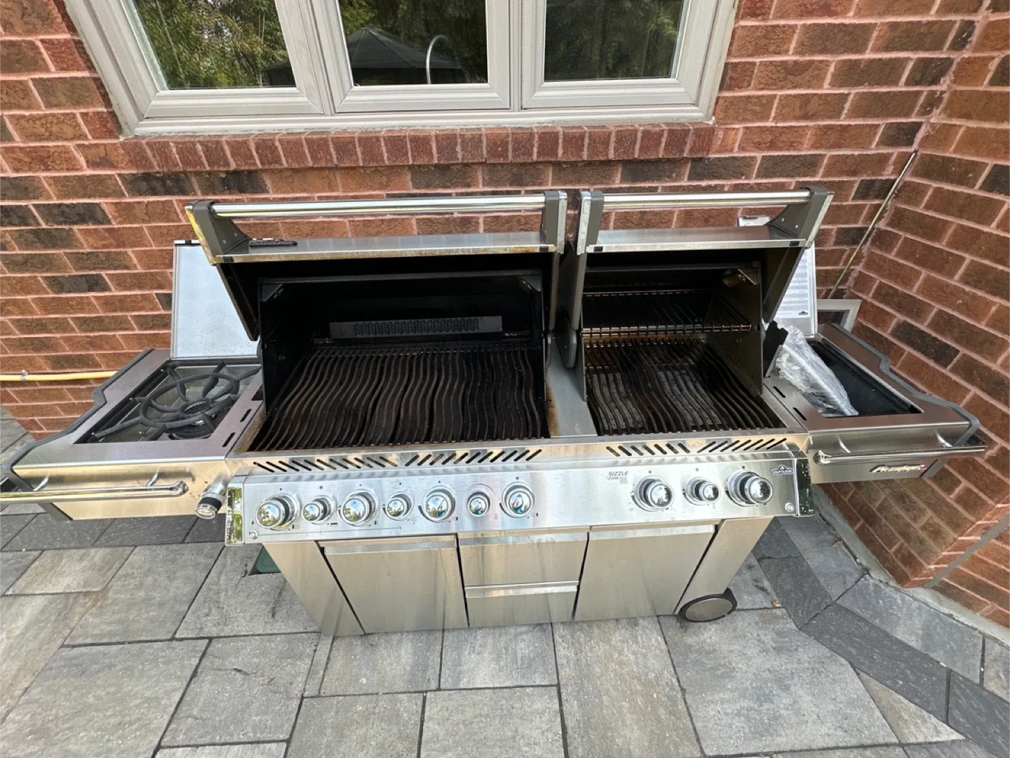 Napoleon Prestige Pro 825RSBI GAS BBQ Grill image indicator(2)