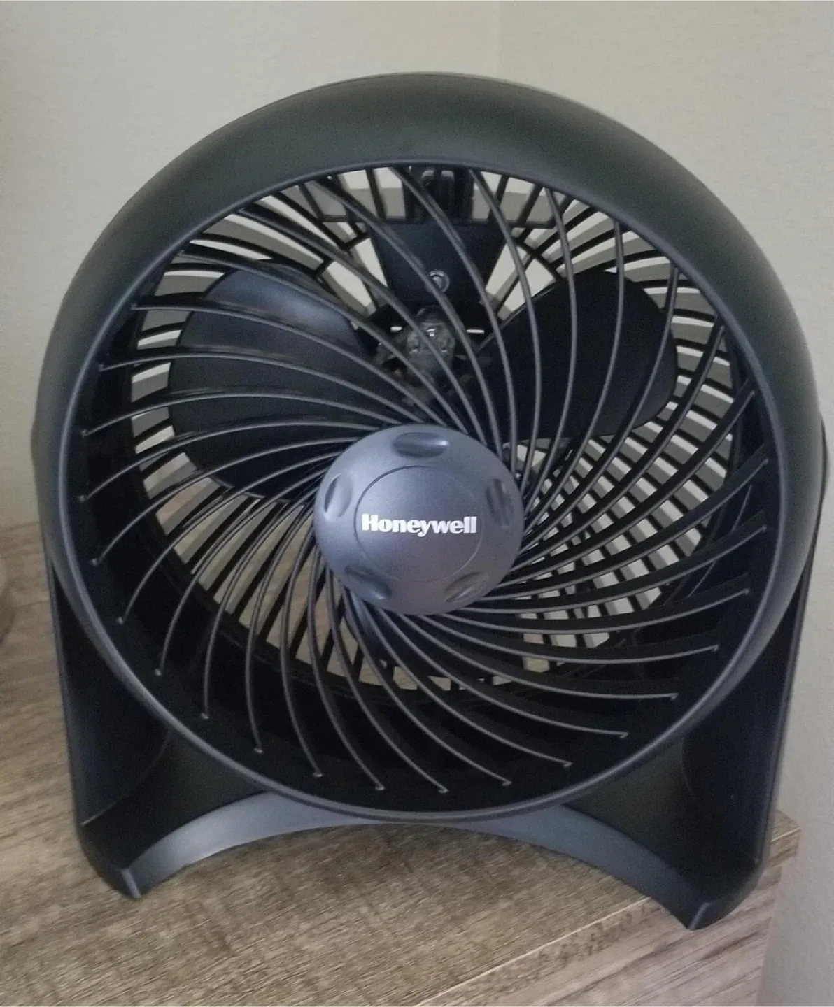 Honeywell Black Table Fan thumbnail