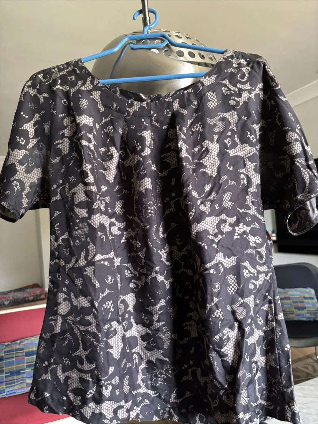Banana Republic Silk shirt - Size L thumbnail