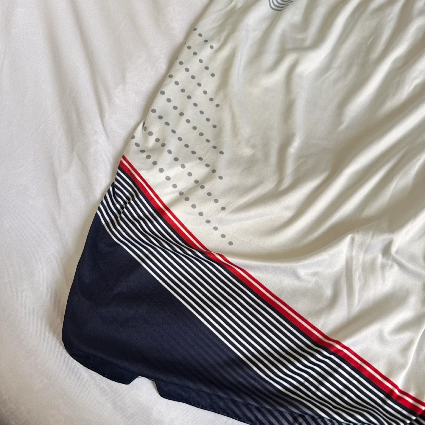 Men’s White Athletic Shorts image indicator(2)