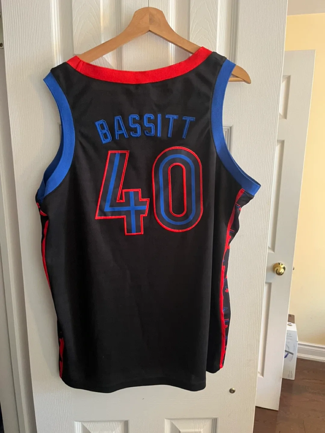 Toronto Bluejays Bassitt #40 basketball Jersey - XL image indicator(2)