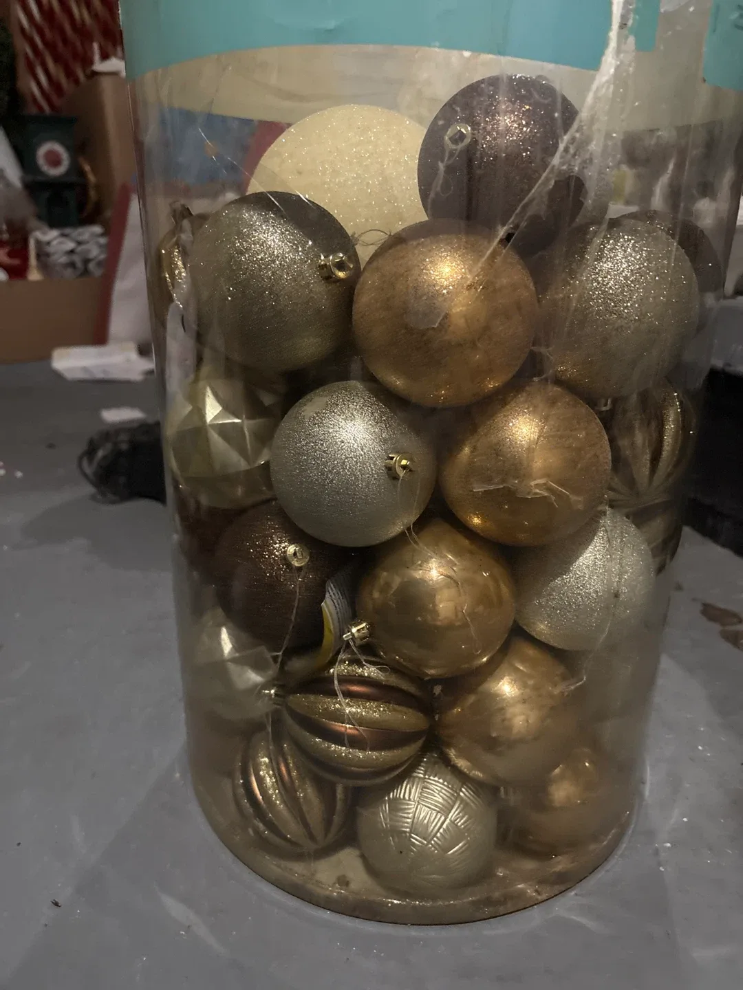 Christmas Ornaments - Gold & Silver image indicator(2)