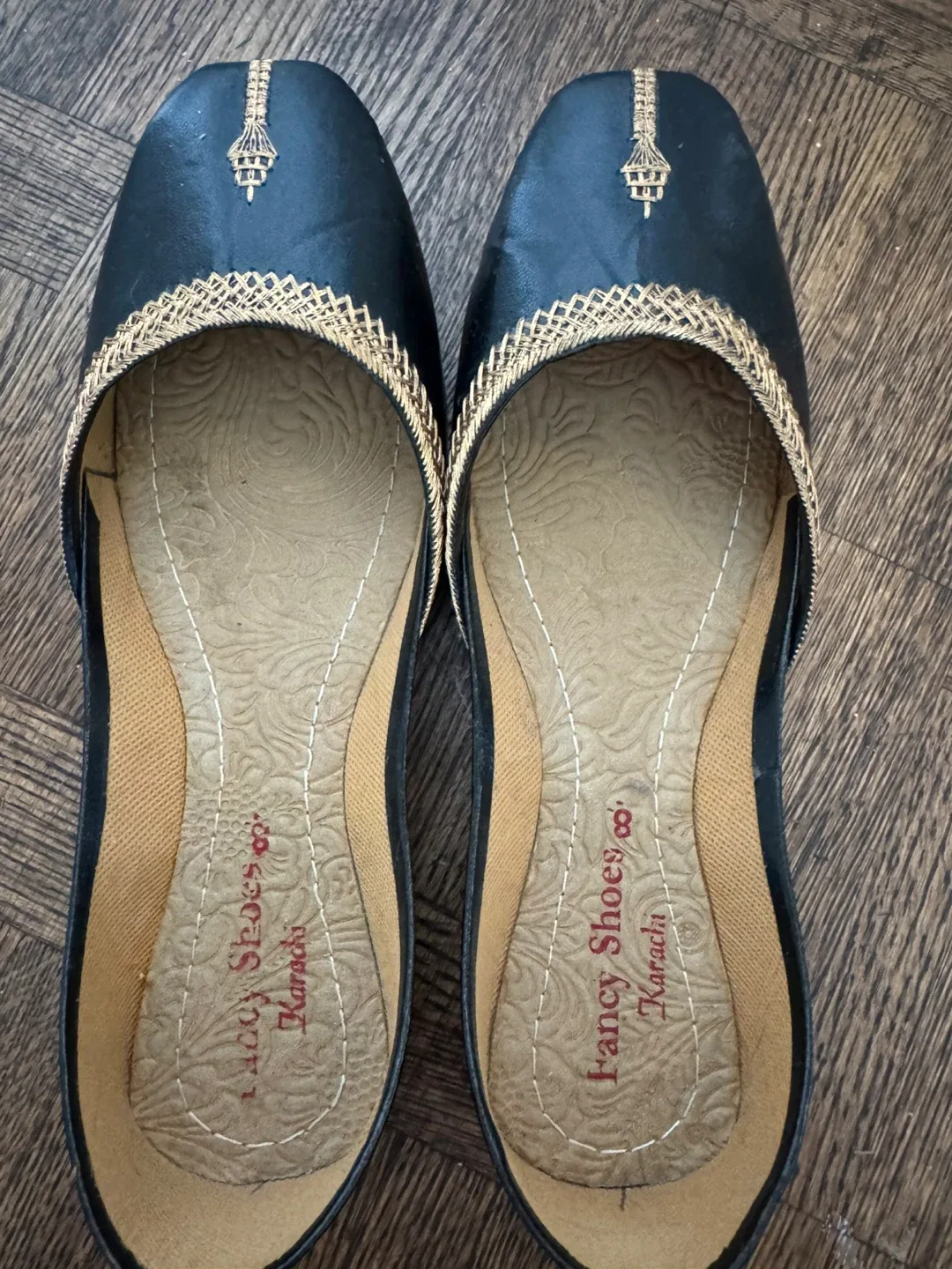 Mojri / khusa Black & Gold Flats - Size 8 image indicator(3)