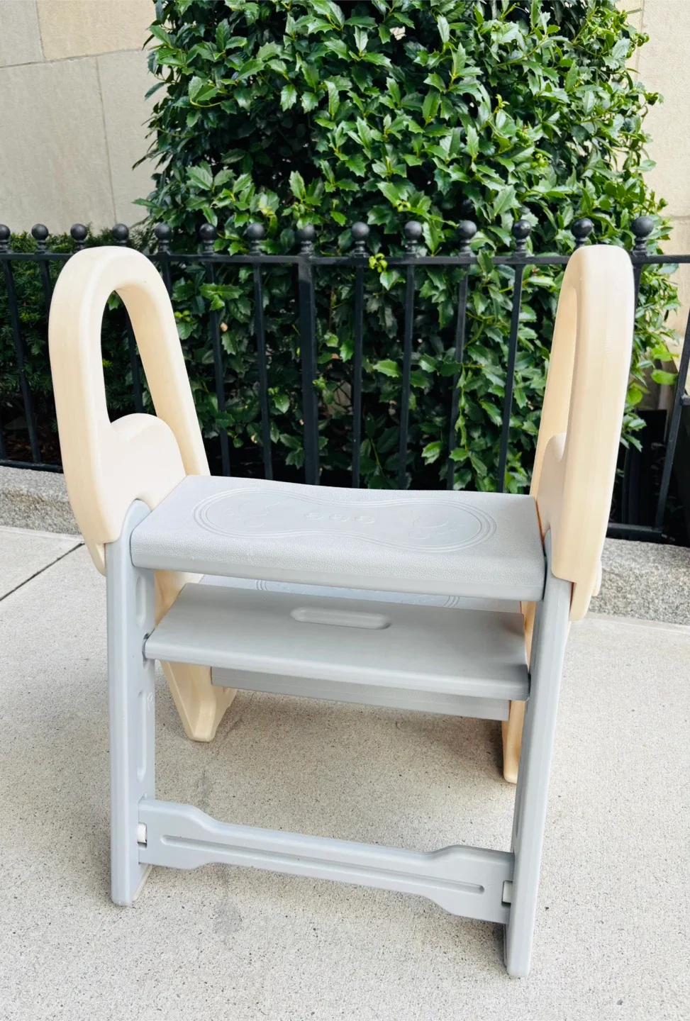 iGo iGo Children's Step Stool image indicator(5)