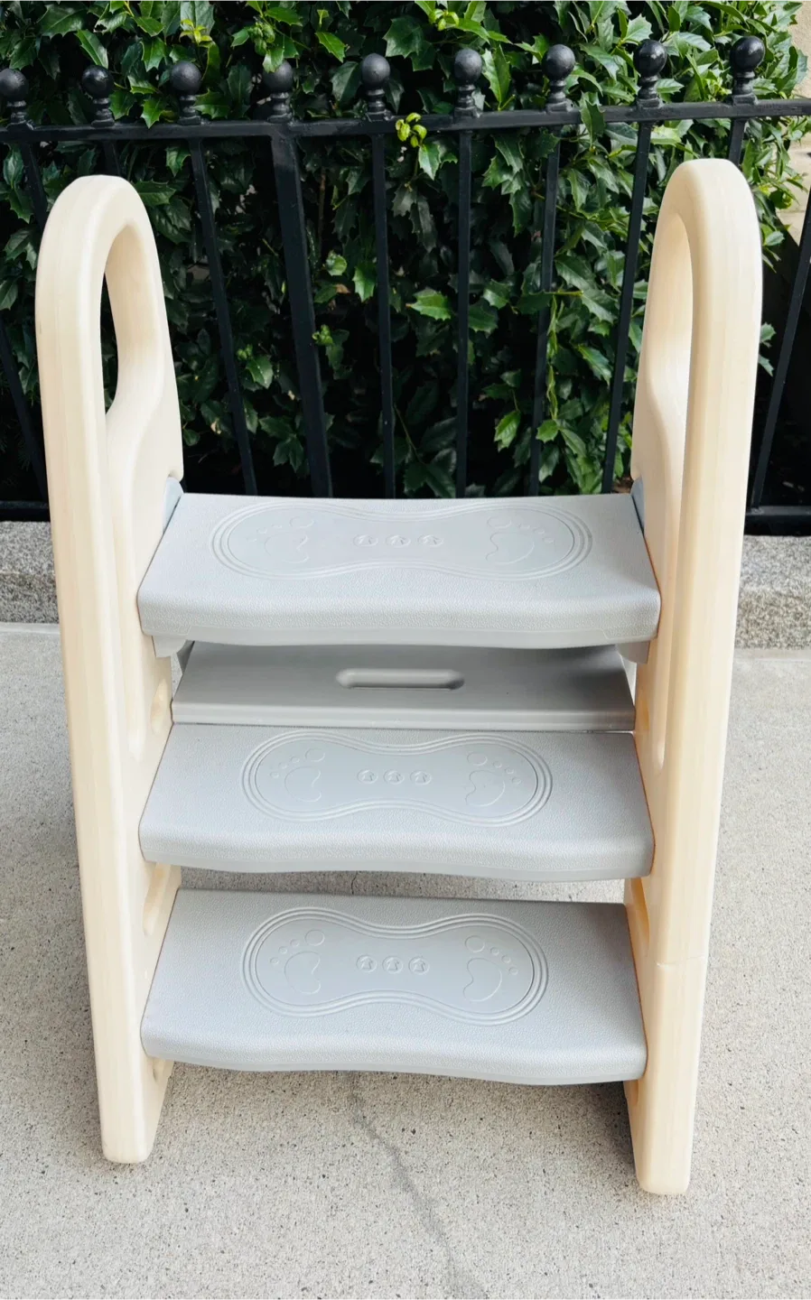 iGo iGo Children's Step Stool image indicator(4)