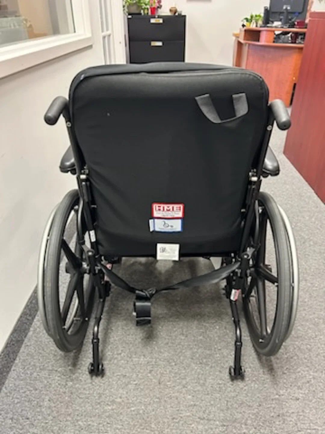 HME Wheelchair - Black image indicator(3)