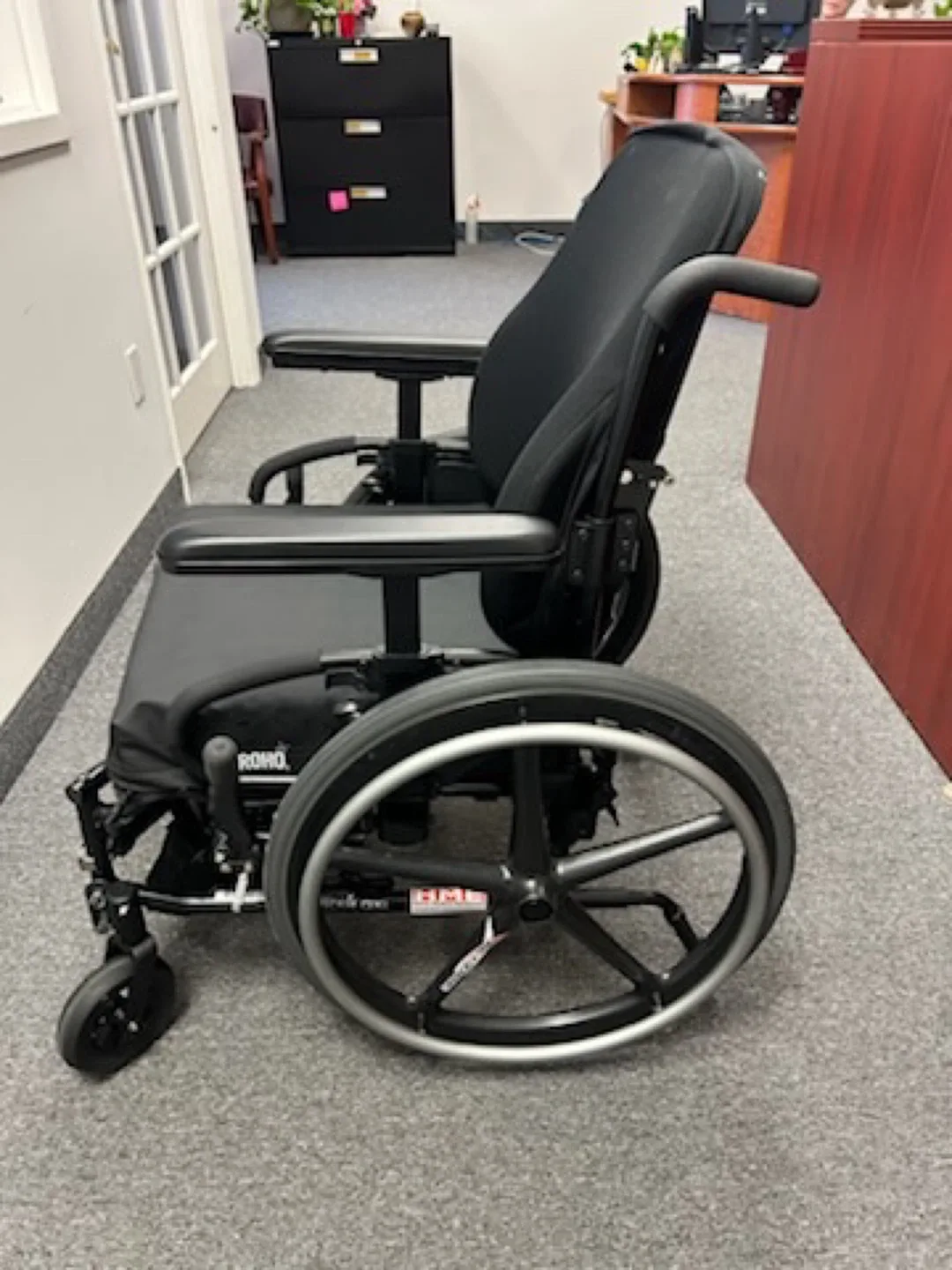 HME Wheelchair - Black image indicator(2)