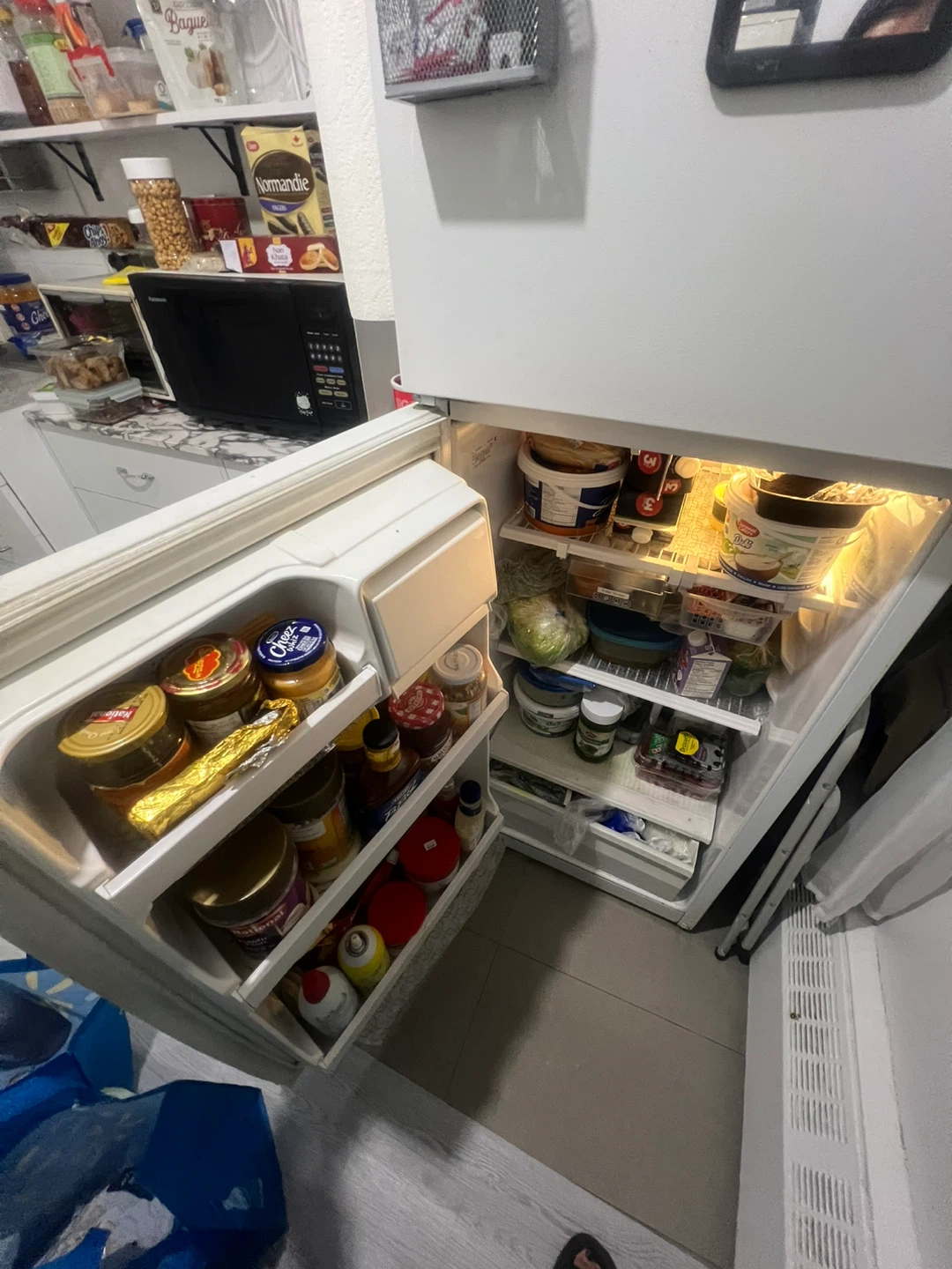 White Refrigerator - Great for Small Spaces - photo 5