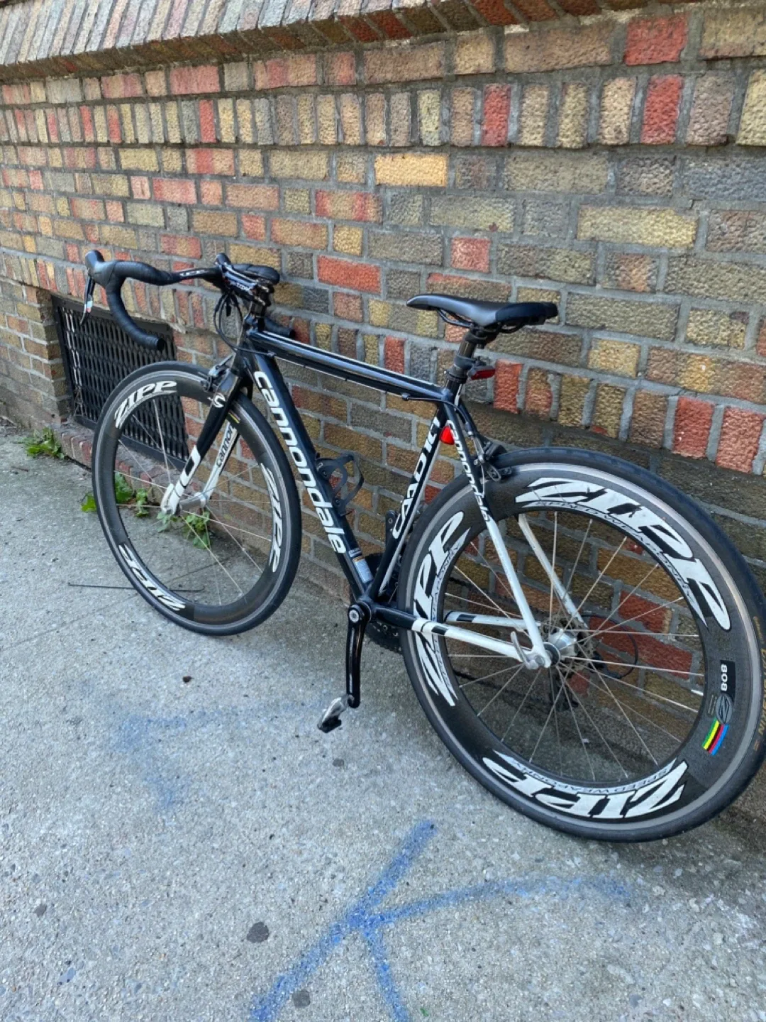 Cannondale CAAD10 Road Bike image indicator(4)