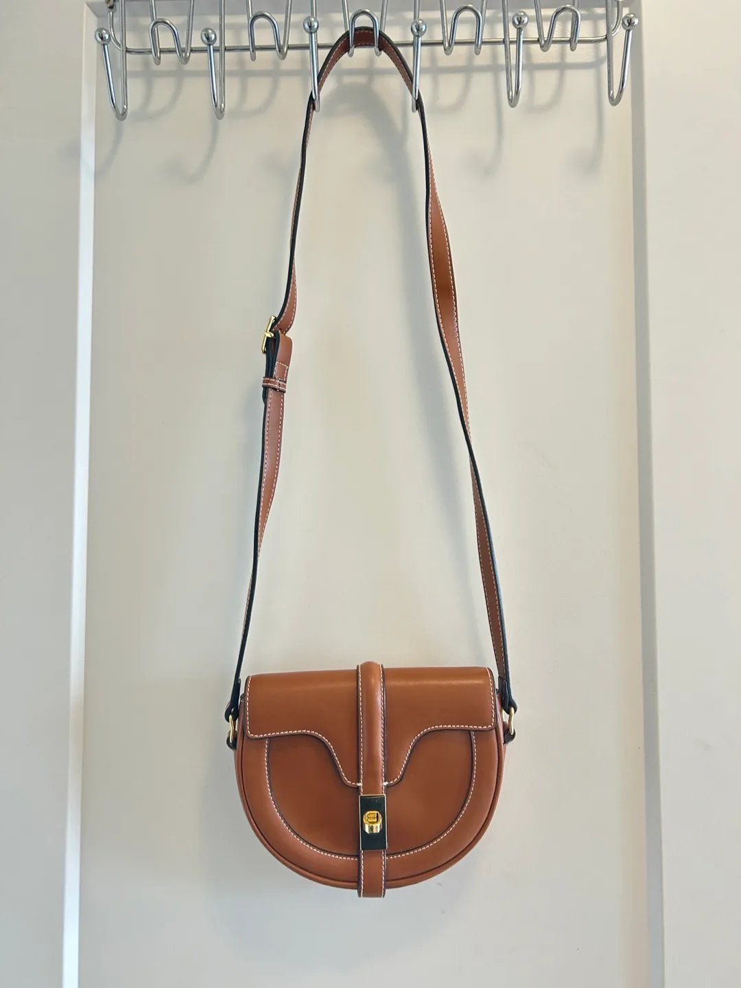 🍁Fall Essential Brown Saddle Bag🍃*Rarely Used* image indicator(2)