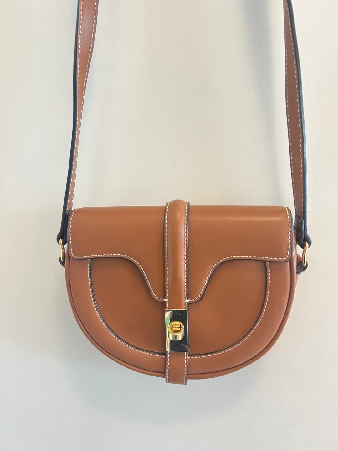 🍁Fall Essential Brown Saddle Bag🍃*Rarely Used* thumbnail