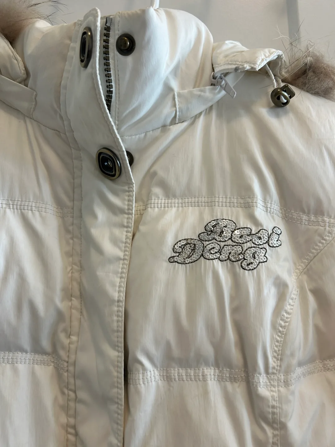 White Puffer Jacket image indicator(3)