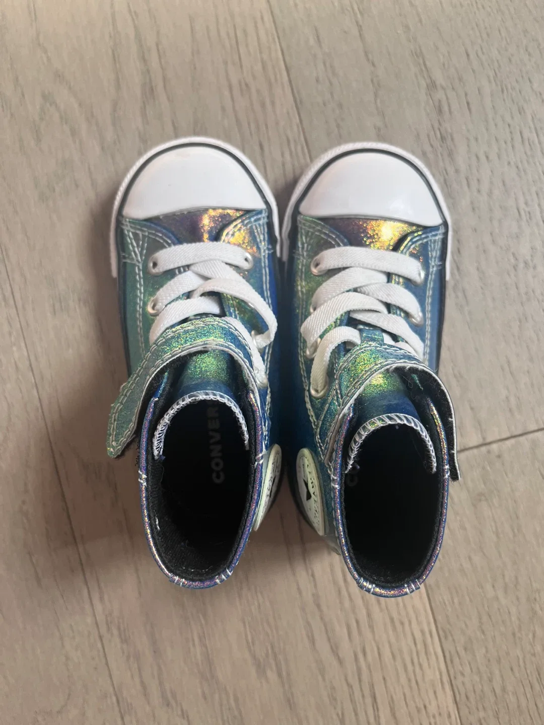 Converse All Star Infant High Tops Glitter Shoes - US Size 7 🥕 image indicator(6)